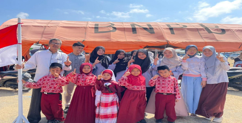 MUDISAT Hebat Semarak HUT RI Ke-81: Ananda Hafizah Siswa Kelas 1 SD Muhammadiyah 1 Majene Ikuti Lomba Bercerita 