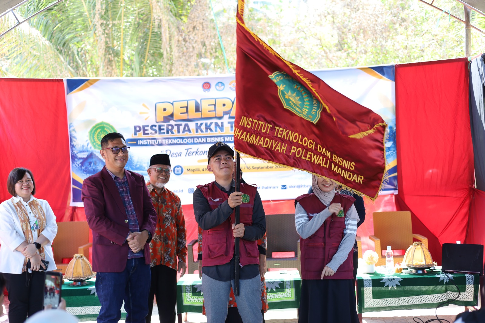 Resmi Dilepas 115 Mahasiswa KKN ITBM Polman Siap Koneksikan Desa dan Inovasi UMKM